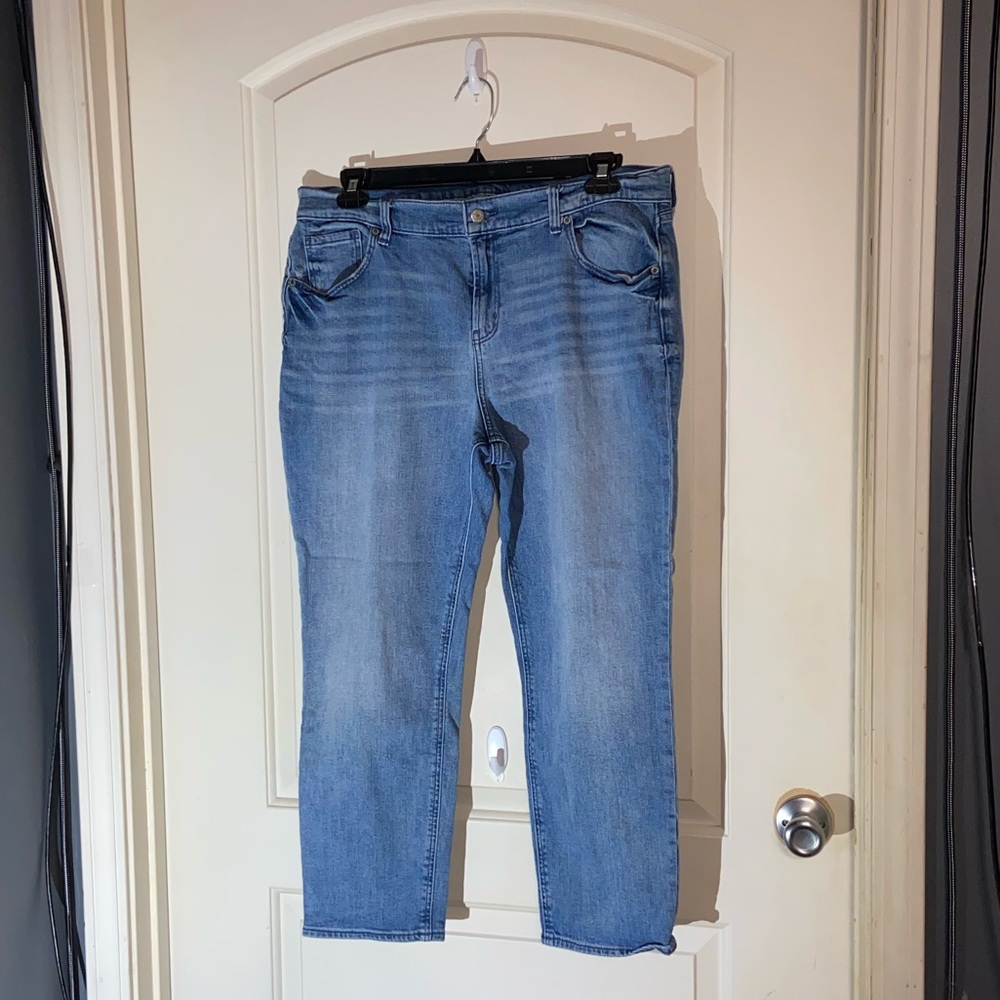 Old Navy / Mid-Rise Boyfriend jeans / Size 16